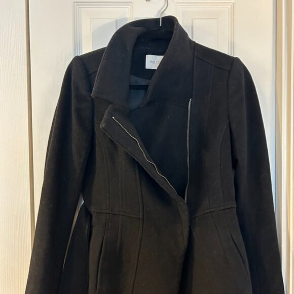 Black coat belted. Classic style - Picture 4 of 5